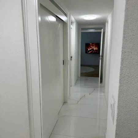 アパート Jb Živinice